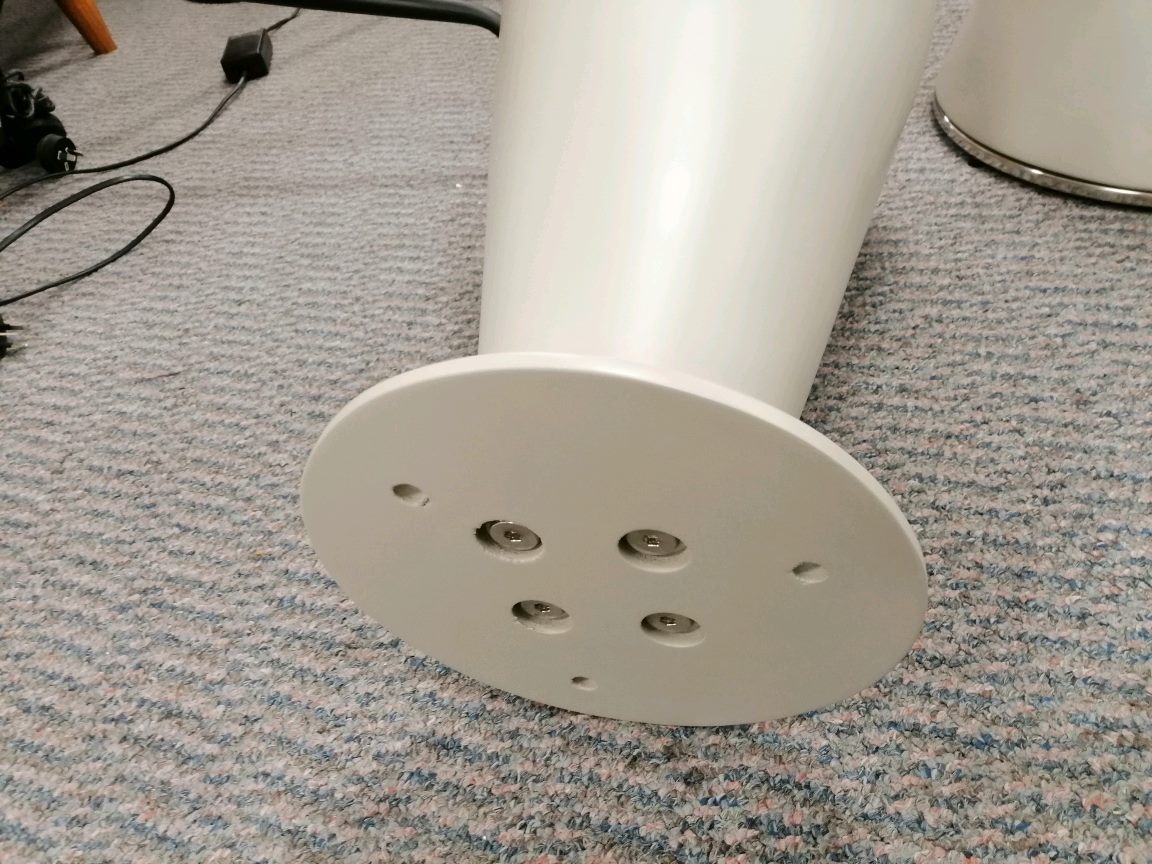 #6057 Oak Veneer coffee table Dia60cm, Fribreglass Base