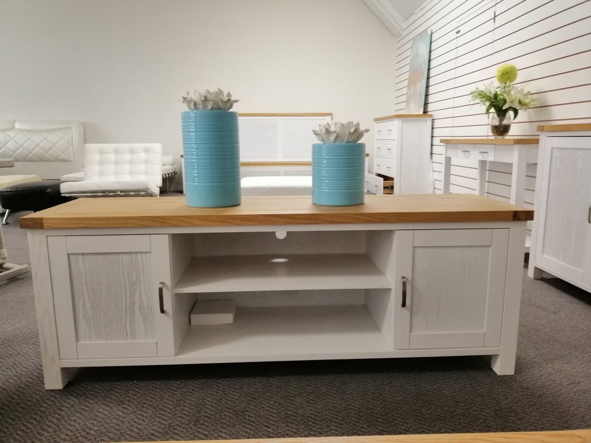 Arca Solid wood Entertainment unit 1.6m, Special now.