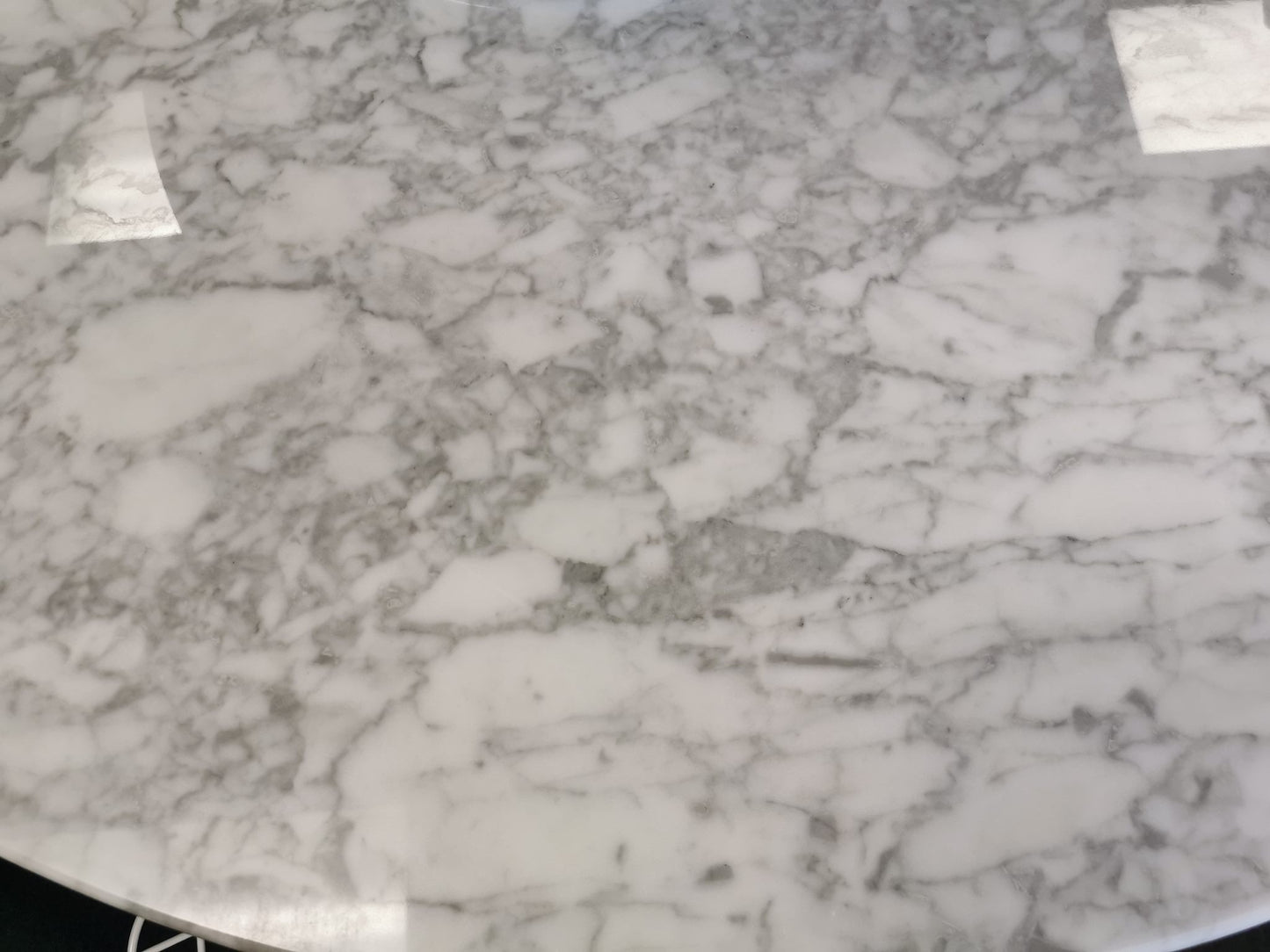 Natural Marble Top Tulip Dining Table - White color - Dai 110cm