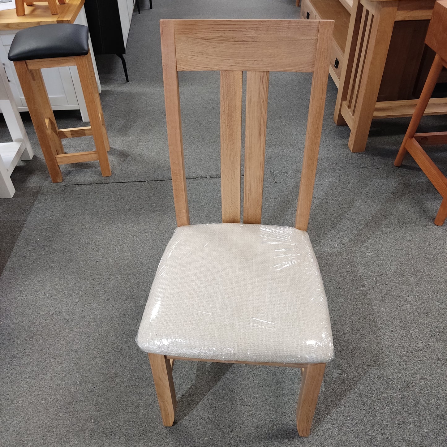 Solid oak dining chair, natural color
